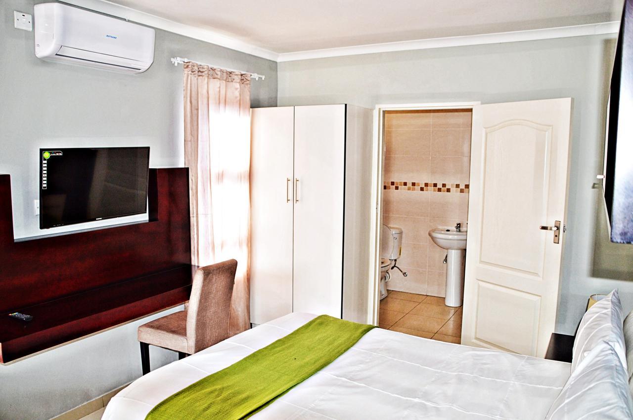 Cosy Palms Panzió Gaborone Kültér fotó