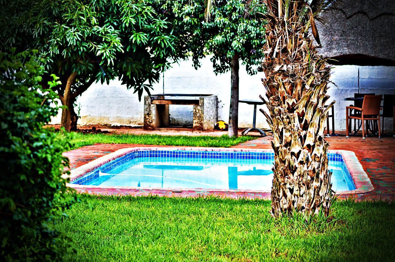 Cosy Palms Panzió Gaborone Kültér fotó